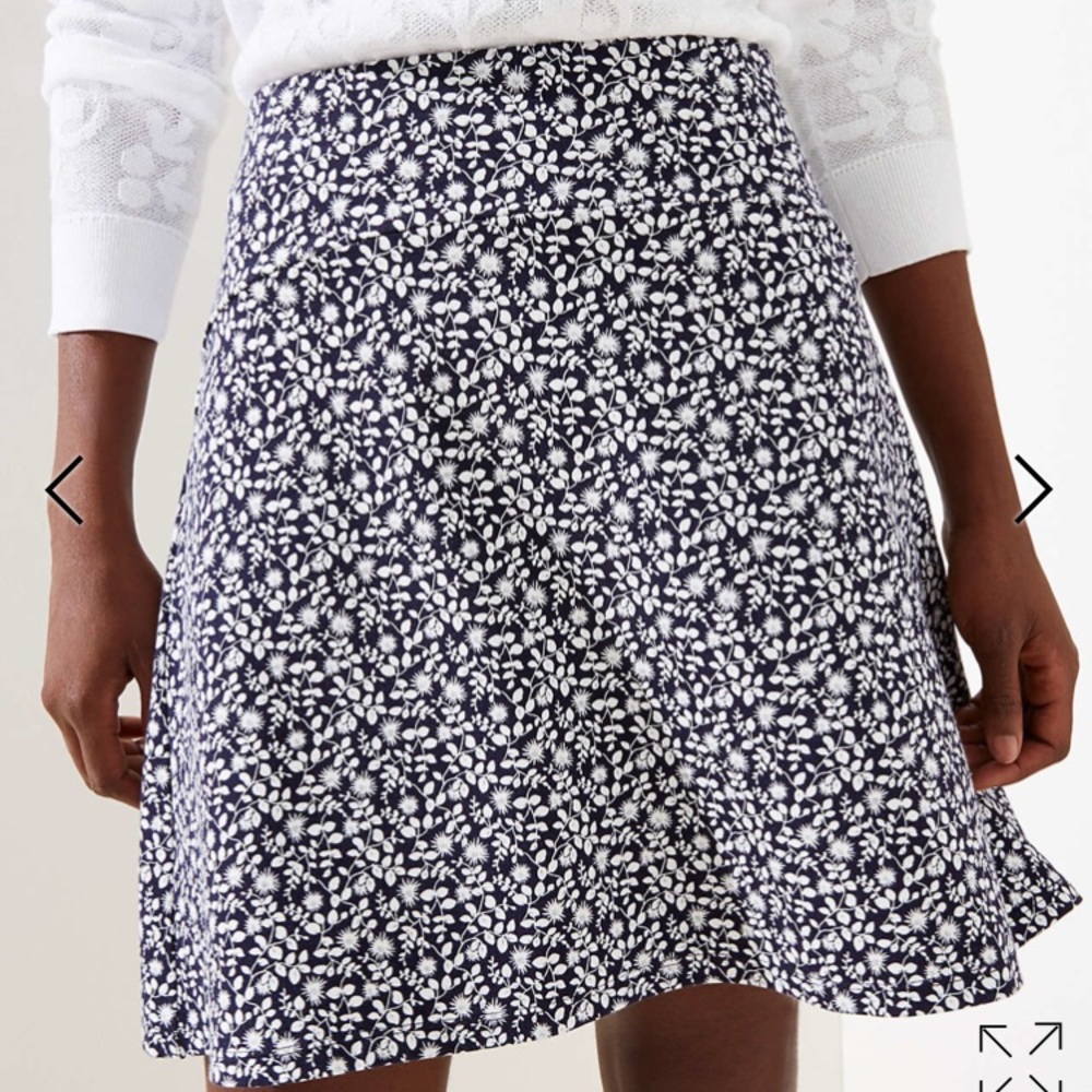LOFT floral flippy skirt, NWT, Size large